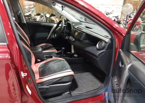 2018 Toyota Rav4 Le z USA, uszkodzony, nr VIN JTMBFREV0JD224279